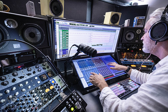 260707McCluskeyMusicStudioPOR-070