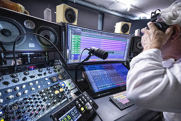 260707McCluskeyMusicStudioPOR-074