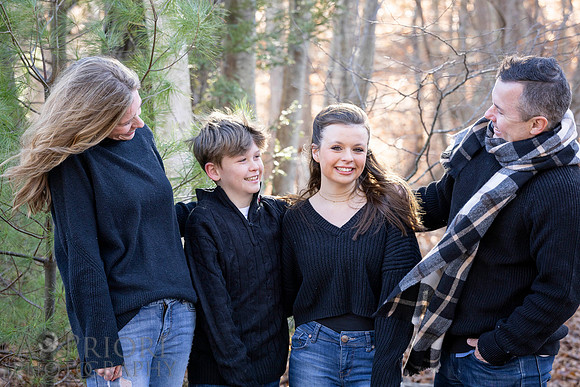 241124FinneganFamilyPOR-038