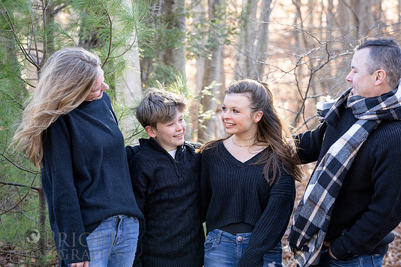 241124FinneganFamilyPOR-036