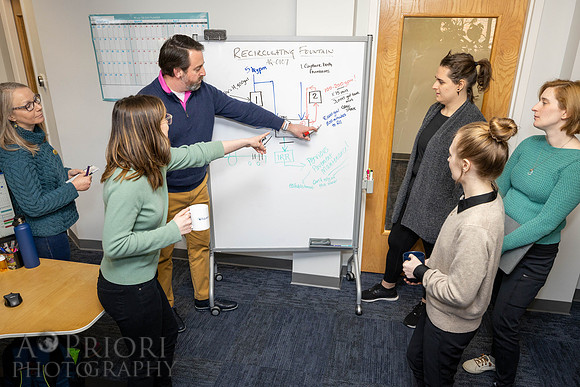 240216AQCOfficeTeamworkPOR-104-2