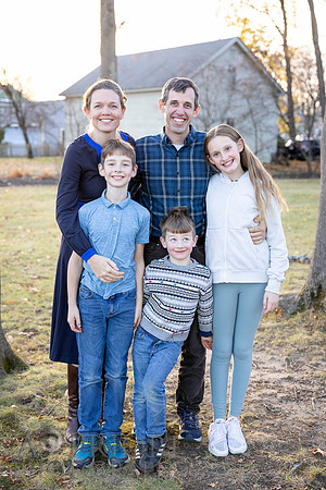 241114HenryFamilyPOR-4130